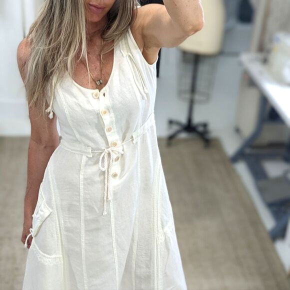 Elegant White Midi Dress - Picture 3 of 8